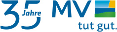 Logo: "35 Jahre MV tut gut" in Blau, mit Landschaftsmotiv, symbolisiert Jubiläum und Natur.