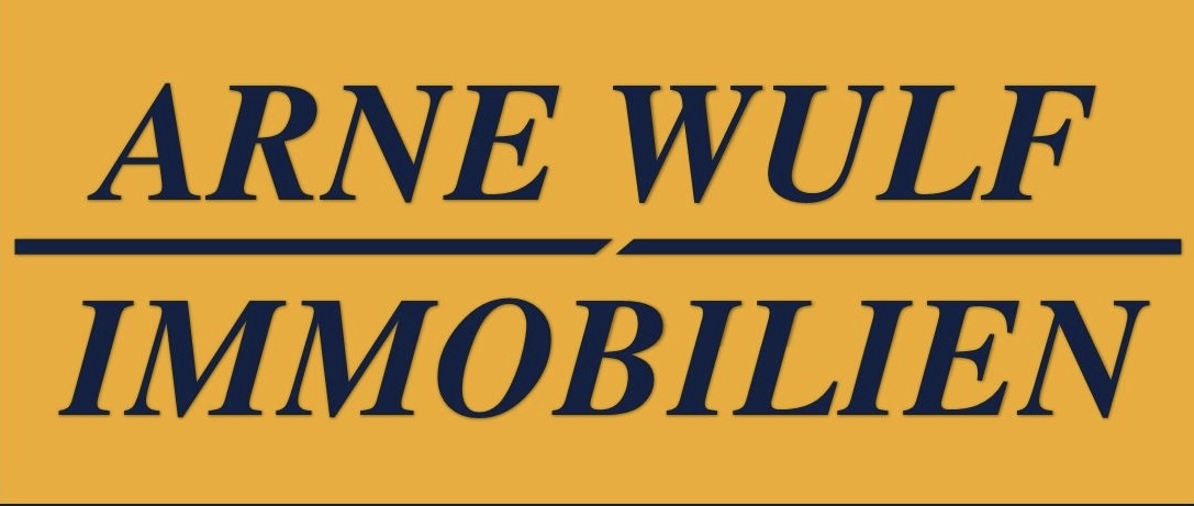 Das Logo zeigt den Schriftzug ARNE WULF IMMOBILIEN in dunklem Blau auf gelbem Grund